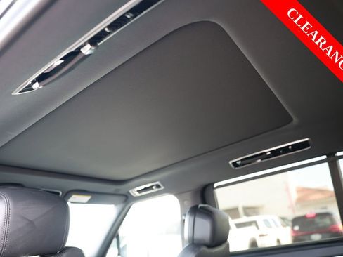 Used 2025 Land Rover Range Rover Long Wheelbase SE AWD/4WD image 34