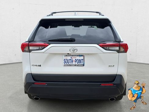Used 2021 Toyota RAV4 XLE FWD image 6