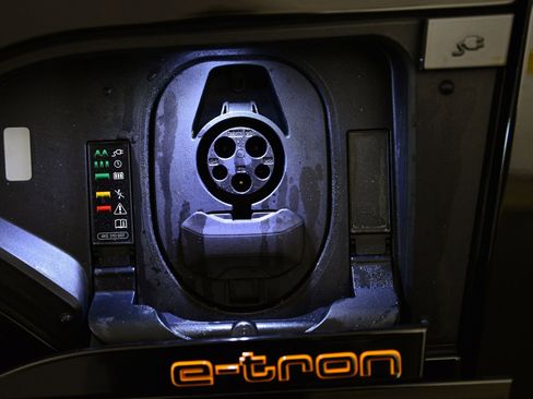 Used 2023 Audi e-tron Chronos w/ Chronos Package image 27