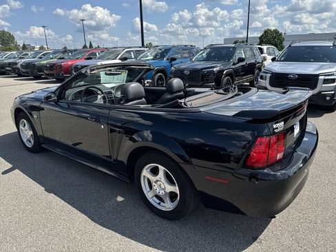 Used 2004 Ford Mustang Convertible RWD image 26
