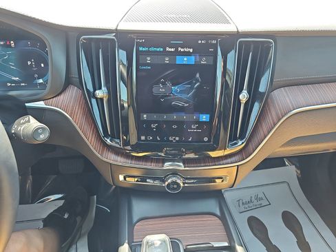 Used 2023 Volvo XC60 B5 Ultimate w/ Protection Package Premier image 21