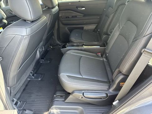 New 2026 Nissan Pathfinder SL image 16