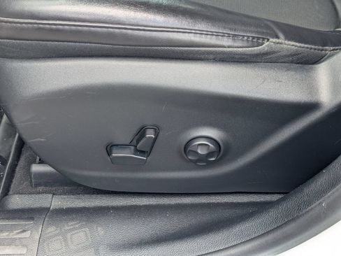 Used 2019 Jeep Cherokee Latitude Plus w/ Cold Weather Group AWD/4WD image 26
