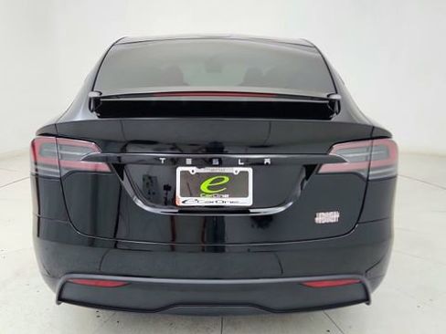 Used 2024 Tesla Model X Plaid image 5