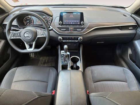 Used 2024 Nissan Altima 2.5 SV FWD image 10