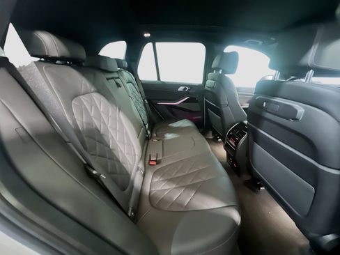 Used 2024 BMW X5 sDrive40i w/ Premium Package image 22