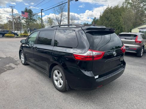 Used 2020 Toyota Sienna LE FWD image 3