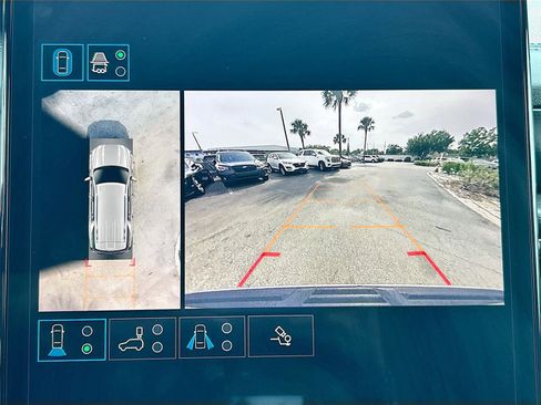 Used 2025 GMC Yukon Denali RWD image 14