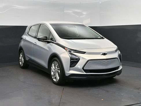 Used 2022 Chevrolet Bolt LT FWD image 9
