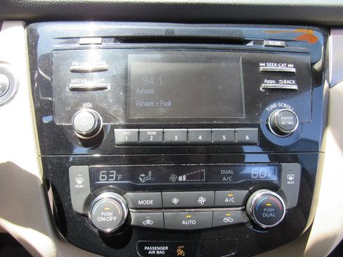 Used 2016 Nissan Rogue SV FWD image 19