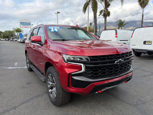 Used 2024 Chevrolet Tahoe Z71 w/ Luxury Package image 2