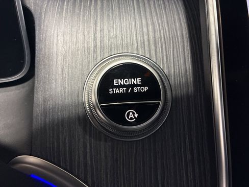 Used 2025 Mercedes-Benz GLC 300 4MATIC image 14