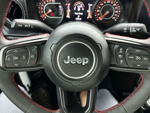 Used 2025 Jeep Gladiator Rubicon AWD/4WD image 26