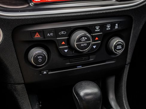 Used 2014 Dodge Charger R/T image 33