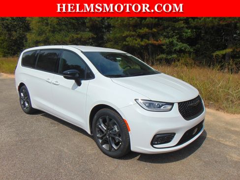 New 2026 Chrysler Pacifica Select image 10