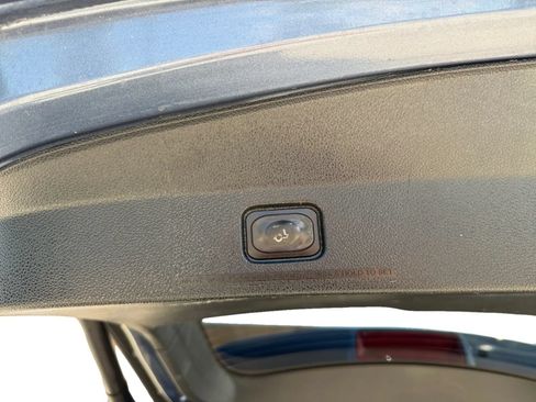 Used 2018 Ford Explorer XLT w/ Equipment Group 202A AWD/4WD image 11