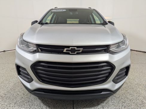Used 2018 Chevrolet Trax LT w/ Redline Edition FWD image 2