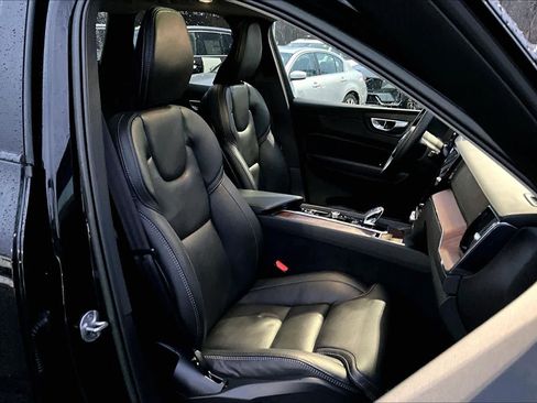 Used 2023 Volvo XC60 B5 Ultimate w/ Climate Package image 7
