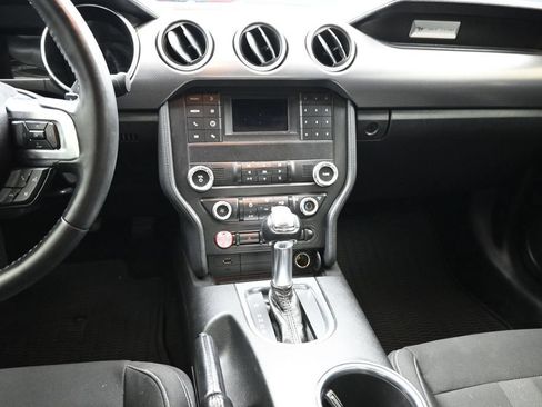 Used 2019 Ford Mustang GT RWD image 4