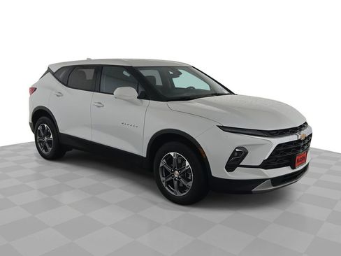 Used 2025 Chevrolet Blazer LT FWD image 1