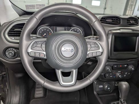 Used 2018 Jeep Renegade Latitude AWD/4WD image 37