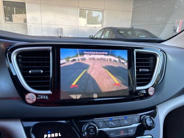 Used 2023 Chrysler Pacifica Touring-L FWD image 36