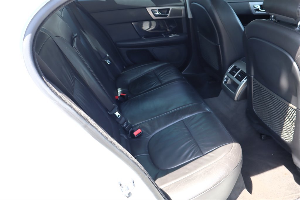 Used 2011 Jaguar XF RWD image 21