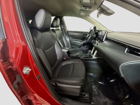 Used 2022 Toyota Corolla Cross XLE FWD image 29