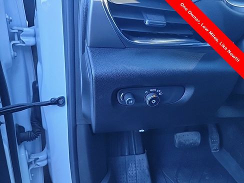 Used 2023 Chevrolet Traverse LT image 22