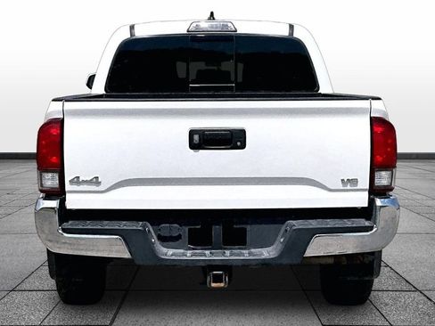 Used 2018 Toyota Tacoma SR5 AWD/4WD image 4