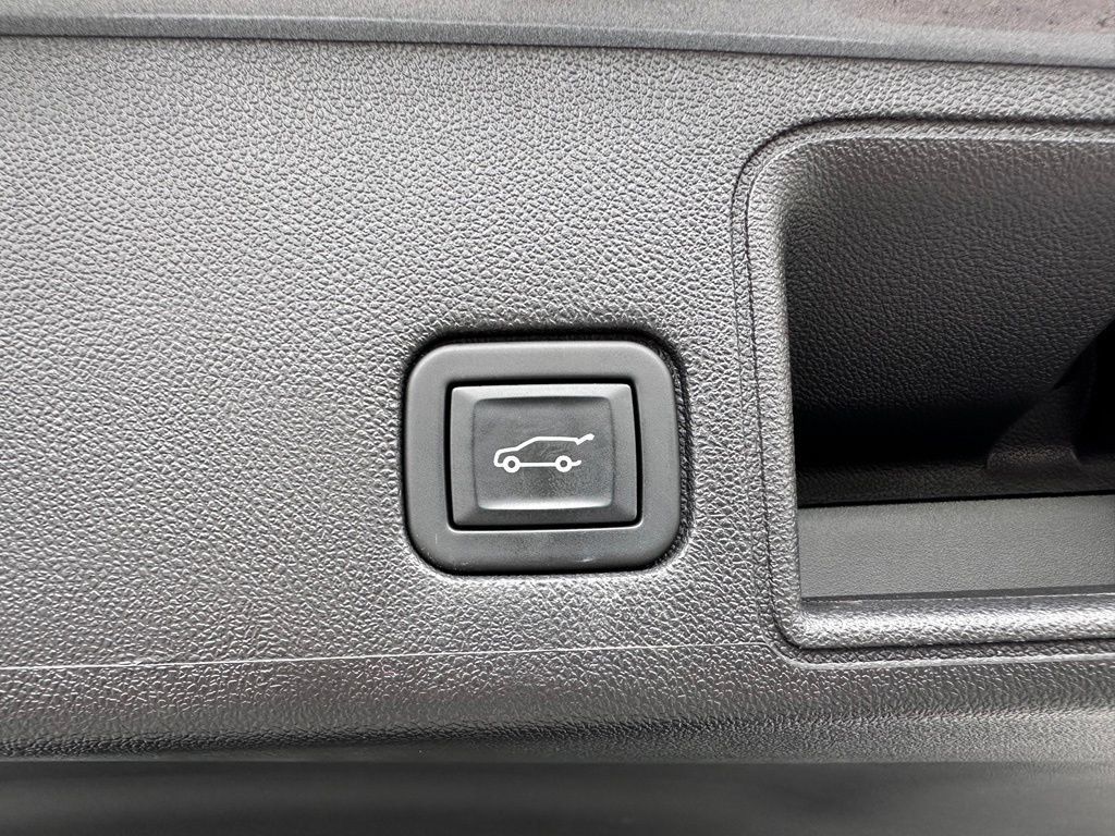Certified 2023 GMC Terrain AT4 w/ Tech Package AWD/4WD image 44