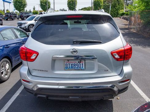 Used 2018 Nissan Pathfinder SL w/ Cargo Package FWD image 4
