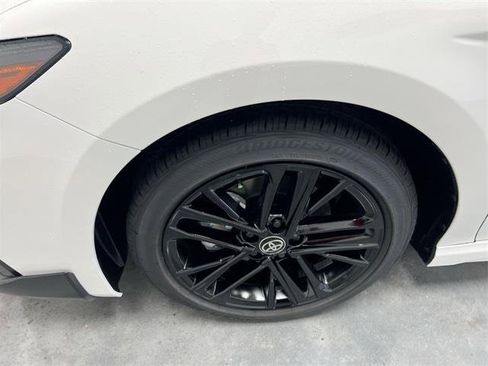 Used 2025 Toyota Camry SE w/ Convenience Package image 10