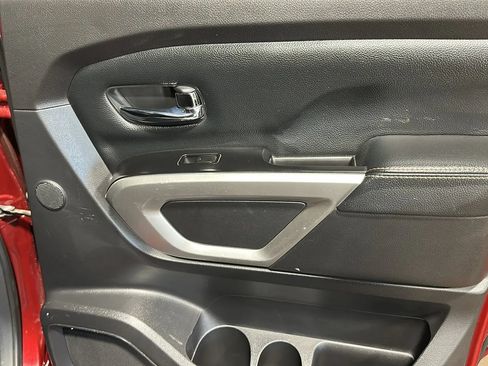 Used 2016 Nissan Titan SL AWD/4WD image 15