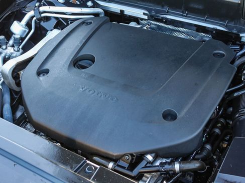 Used 2023 Volvo XC90 B6 Plus w/ Protection Package Premier image 29