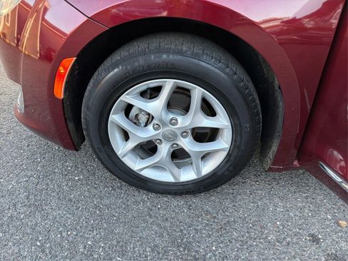 Used 2017 Chrysler Pacifica Touring-L w/ Tire & Wheel Group image 17