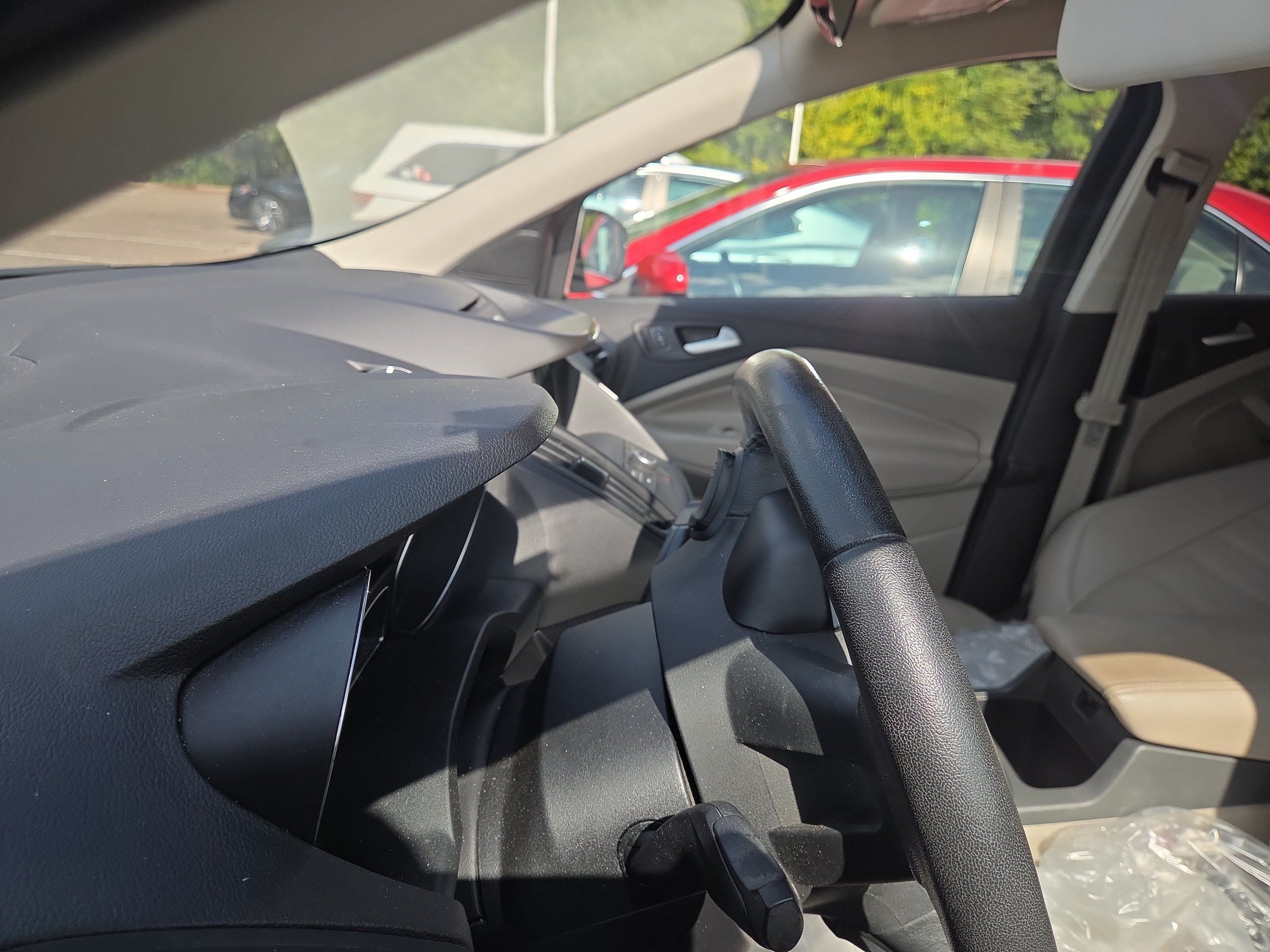 Used 2017 Ford Escape SE w/ SE Leather Comfort Package FWD image 9