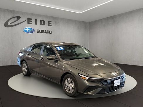 Used 2024 Hyundai Elantra SE FWD image 1