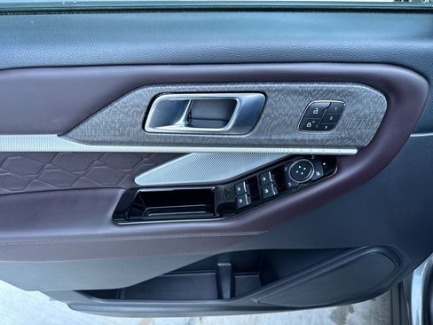 Used 2025 Ford Explorer Platinum w/ LUX Leather Package image 18