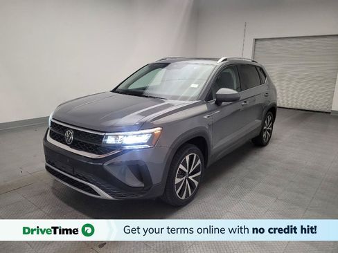 Used 2023 Volkswagen Taos SE w/ Panoramic Sunroof Package FWD image 1