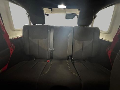 Used 2018 Jeep Wrangler Unlimited Sahara AWD/4WD image 25