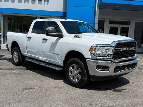 Used 2024 RAM 2500 Big Horn AWD/4WD image 3