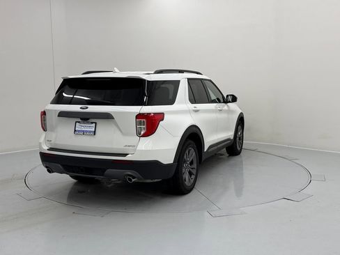 Used 2022 Ford Explorer XLT w/ Equipment Group 202A image 6