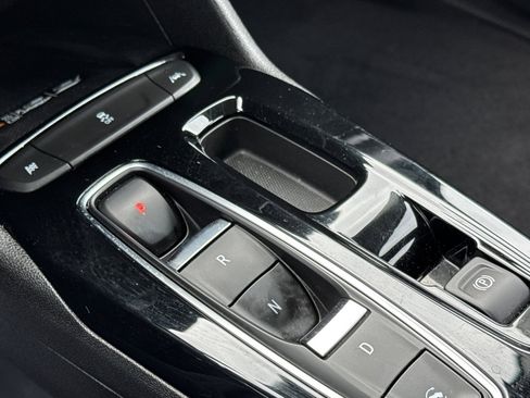 Used 2022 Chevrolet Bolt EUV LT image 24