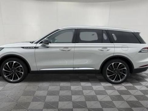 Used 2025 Lincoln Aviator Reserve w/ Equipment Group 201A AWD/4WD image 2