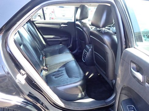 Used 2017 Chrysler 300 C RWD image 10