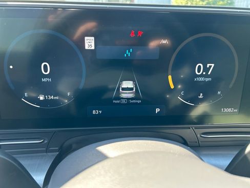 Used 2024 Hyundai Kona Limited AWD/4WD image 11
