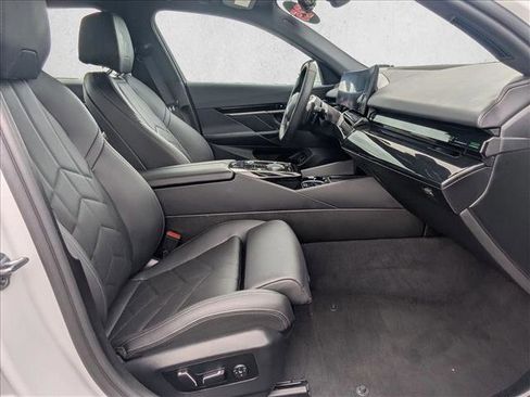 Used 2025 BMW 530i xDrive AWD/4WD image 21