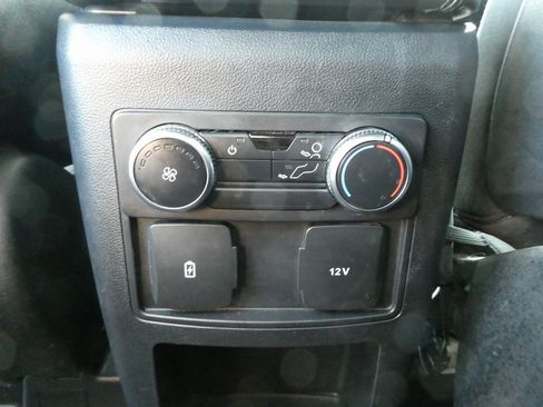 Used 2020 Ford Explorer XLT image 22