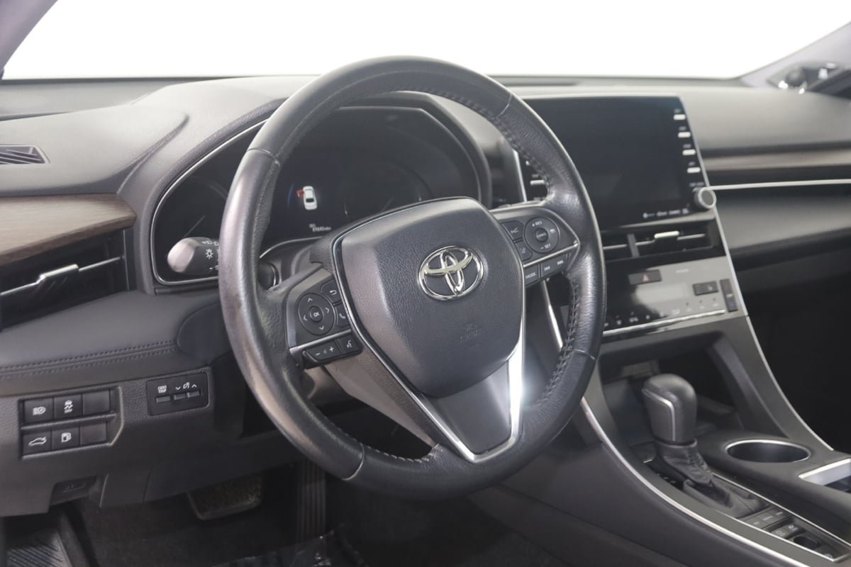 Used 2019 Toyota Avalon XLE w/ Moonroof Package FWD image 6